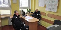 Policjanci na dyżurach w urzędzie