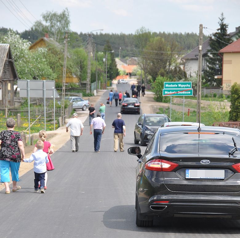 Nowe i oświetlone drogi w trosce o bezpieczeństwo