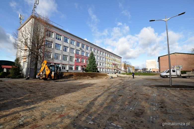 Przed Urzędem Gminy Łomża będzie funkcjonalnie, bezpiecznie i ładnie