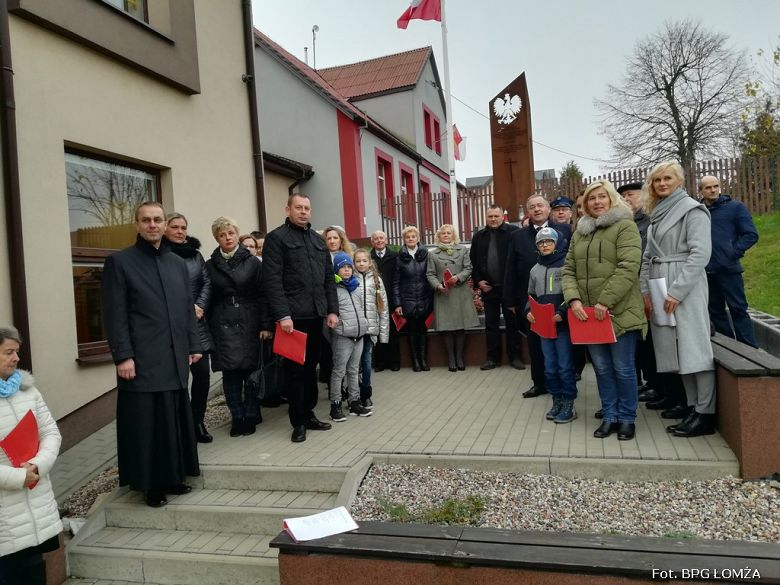 Pieśnią i słowem oddano cześć Niepodległej w Bibliotece Gminy Łomża