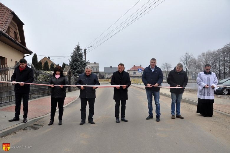 Stare Sierzputy z nową drogą