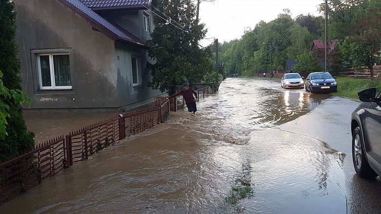 DUŻE ZNISZCZENIA PO ULEWNYCH DESZCZACH W GMINIE ŁOMŻA!