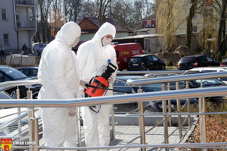 Strażacy z Podgórza zdezynfekowali budynek urzędu