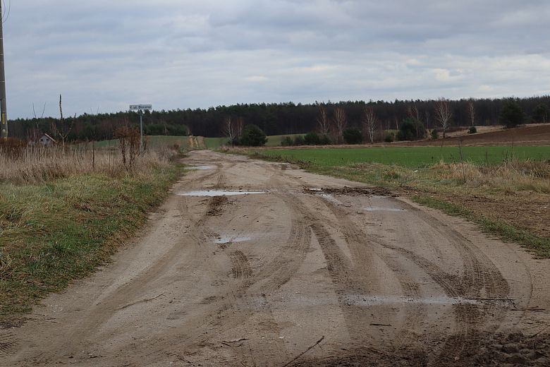 Umowa na budowę drogi i oświetlenia podpisana